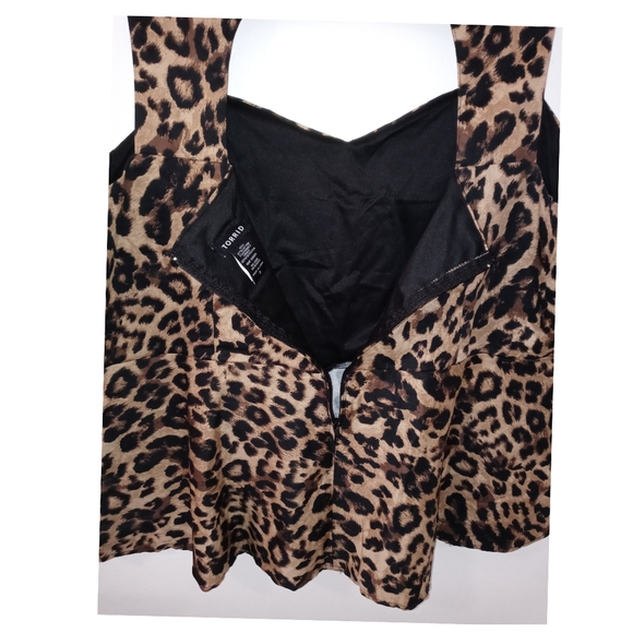 Torrid Leopard Print Sleeveless Back Cut Out Peplum Blouse tank Size 3X 22 24 - Picture 6 of 7